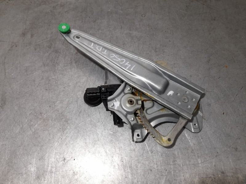 Recambio de elevalunas trasero derecho para toyota corolla (e15) active referencia OEM IAM 6980312180  ELECTRICO 6 PINES