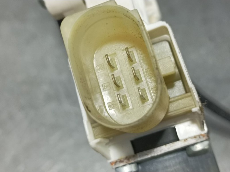 Recambio de elevalunas delantero derecho para bmw x1 (e84) sdrive 18d referencia OEM IAM 51332990385  ELECTRICO 6 PINS