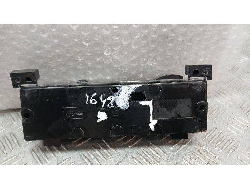 Recambio de mando climatizador para dacia sandero stepway essential referencia OEM IAM 275102284R  E1119042