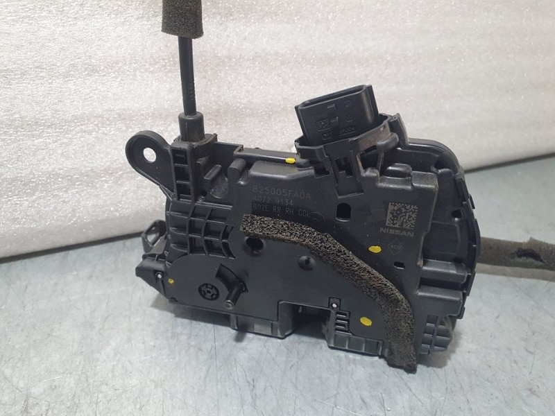 Recambio de cerradura puerta trasera derecha para nissan micra v (k14) acenta referencia OEM IAM 825005FA0A 40729134 2 PINES