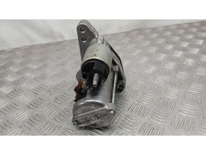 Recambio de motor arranque para dacia sandero stepway essential referencia OEM IAM 233004646R BOSCH 0001170679