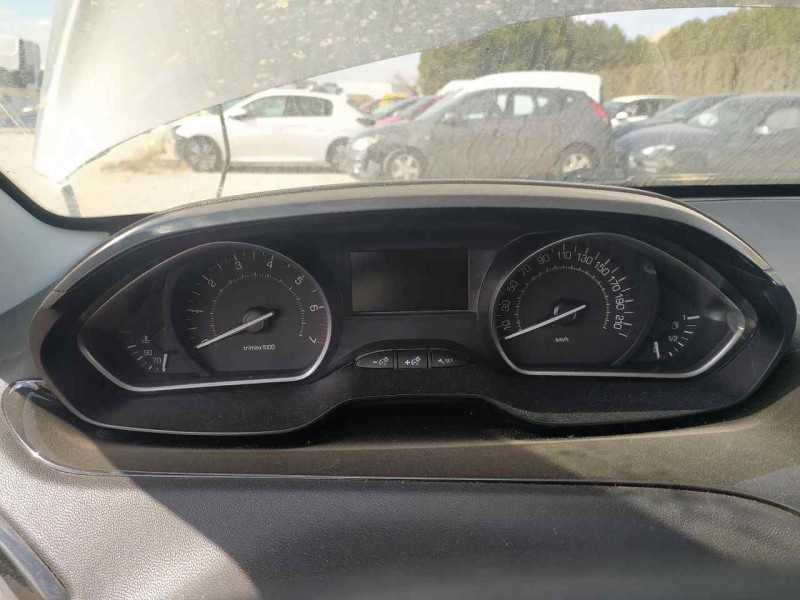 Recambio de cuadro instrumentos para peugeot 208 signature referencia OEM IAM 9825986180  