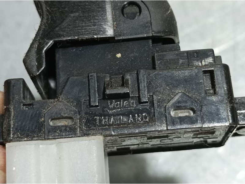 Recambio de mando elevalunas trasero derecho para nissan qashqai (j11) acenta referencia OEM IAM 25411HV02B  VALEO