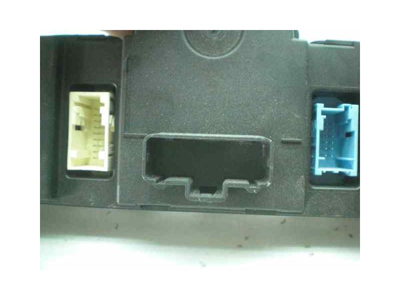 Recambio de mando climatizador para renault megane ii berlina 5p confort expression referencia OEM IAM 8200413906  8200413906