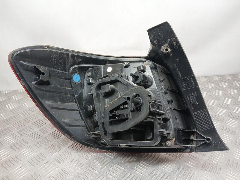 Recambio de piloto trasero derecho para dacia sandero stepway essential referencia OEM IAM 265506147R 90113189 VALEO ROZADO
