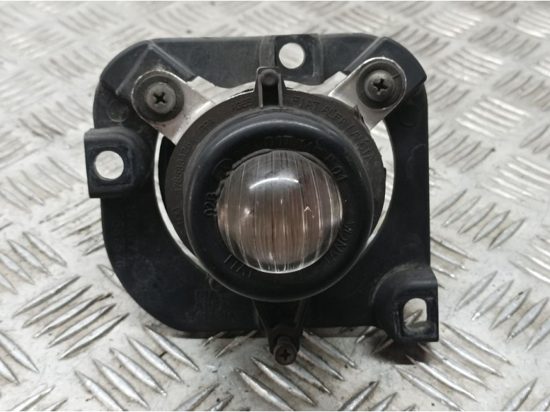 Recambio de faro antiniebla derecho para fiat nuova 500 (150) lounge referencia OEM IAM 0051822888  