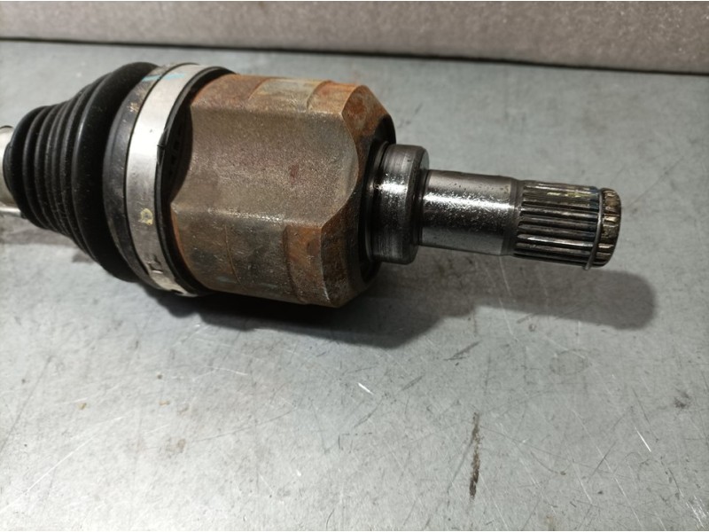 Recambio de transmision delantera derecha para kia stonic (ybcuv) drive referencia OEM IAM 49501H8250  