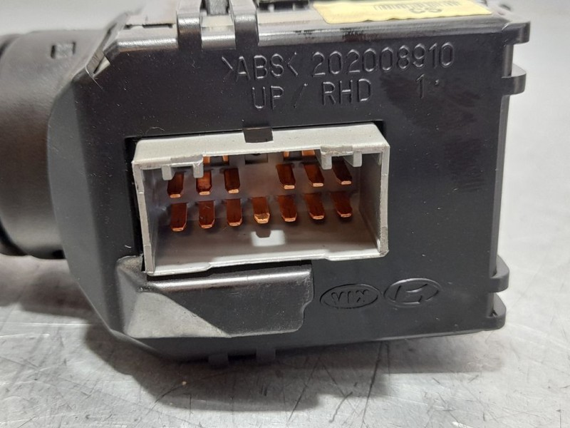 Recambio de mando limpia para kia rio basic referencia OEM IAM 934202V560  13 PINES