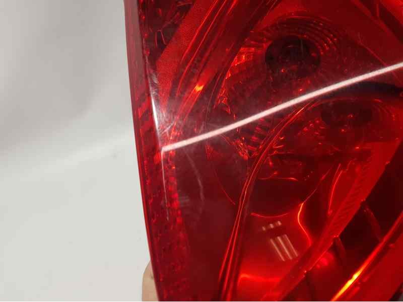 Recambio de piloto trasero derecho para ford fiesta (cb1) ambiente referencia OEM IAM 8A6113404AE  RAYADO