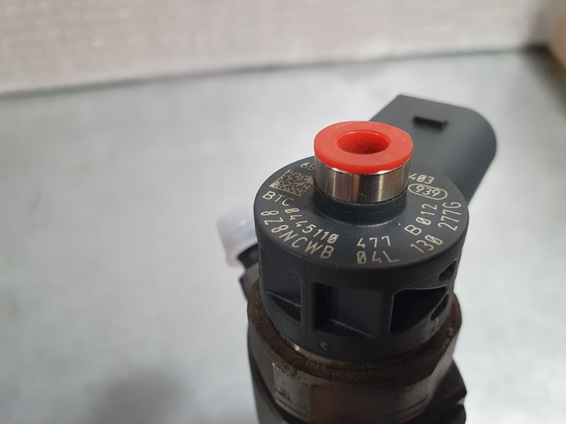 Recambio de inyector para volkswagen golf vii lim. advance bluemotion referencia OEM IAM 04L130277G 0445118477 BOSCH