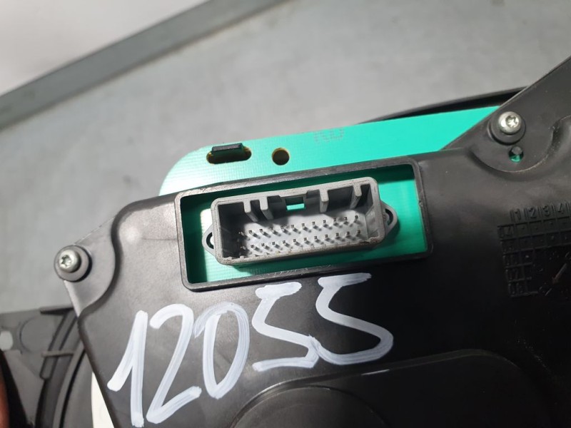 Recambio de cuadro instrumentos para dacia duster laureate 4x2 referencia OEM IAM   SIN REFERENCIA