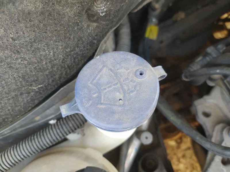 Recambio de deposito limpia para peugeot 208 signature referencia OEM IAM 6431N6  