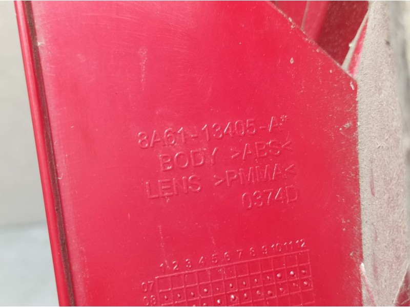 Recambio de piloto trasero izquierdo para ford fiesta (cb1) ambiente referencia OEM IAM 8A6113405A  ROZADO