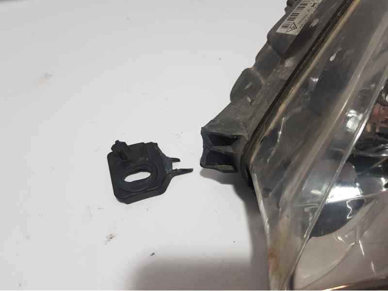 Recambio de faro izquierdo para peugeot 407 sw st sport pack referencia OEM IAM 301213271  XENON PATA ROTA Y RAYADO