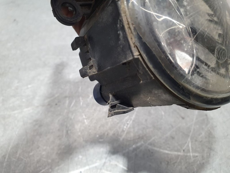 Recambio de faro antiniebla derecho para dacia duster laureate 4x2 referencia OEM IAM 8200074008 89202503 VALEO 2 PATAS ROTAS