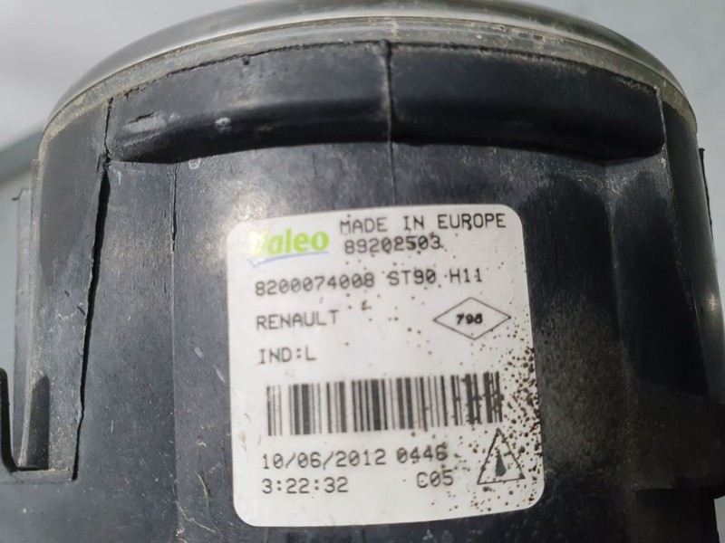 Recambio de faro antiniebla derecho para dacia duster laureate 4x2 referencia OEM IAM 8200074008 89202503 VALEO 2 PATAS ROTAS