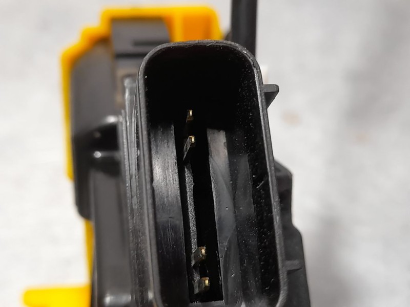 Recambio de cerradura puerta delantera derecha para kia cee´d drive referencia OEM IAM 81320A2410  4 PINES