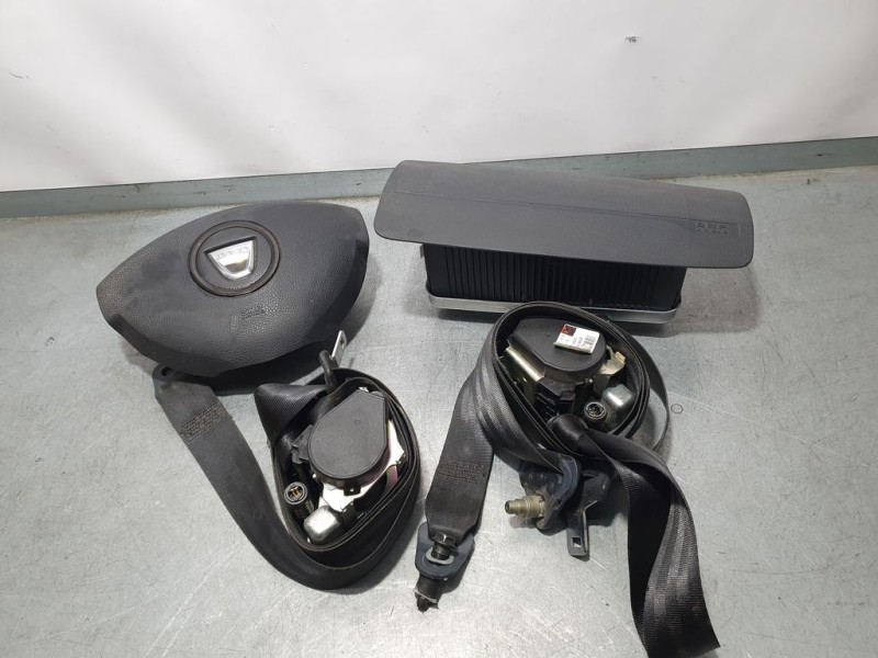 Recambio de kit airbag para dacia duster laureate 4x2 referencia OEM IAM   C PRETENSORES SIN CENTRALITA SIN CARRETE