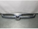 Recambio de rejilla delantera para dacia duster laureate 4x2 referencia OEM IAM   