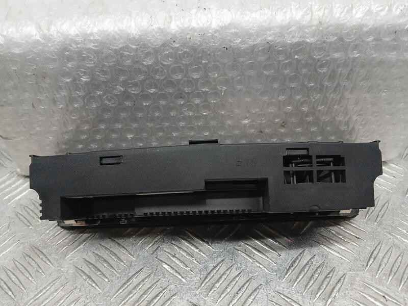 Recambio de mando climatizador para bmw serie 3 berlina (e46) 320d referencia OEM IAM 64118373981 HELLA 5HB00773911