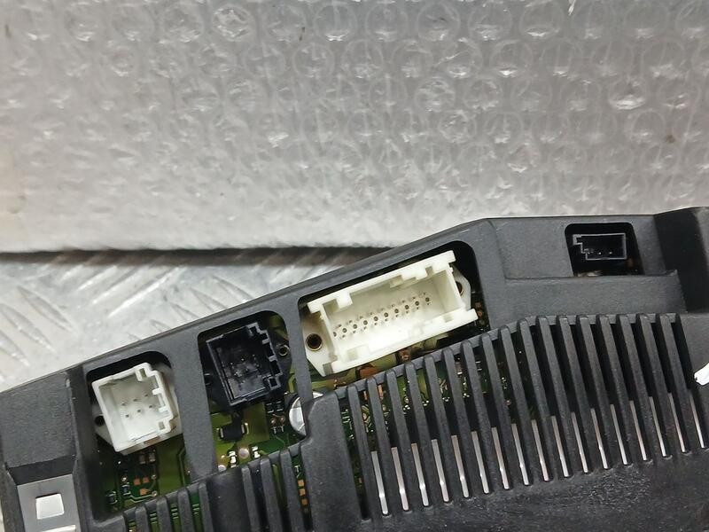 Recambio de mando climatizador para bmw serie 3 berlina (e46) 320d referencia OEM IAM 64118373981 HELLA 5HB00773911