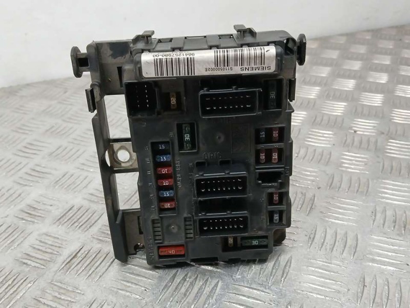 Recambio de caja reles / fusibles para citroën c5 berlina 2.0 16v premier referencia OEM IAM 9641257980 S110500002E SIEMENS