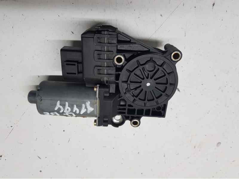 Recambio de motor elevalunas delantero derecho para audi a6 berlina (4b2) 2.4 (121kw) referencia OEM IAM 4B0959802 0130821774 BO