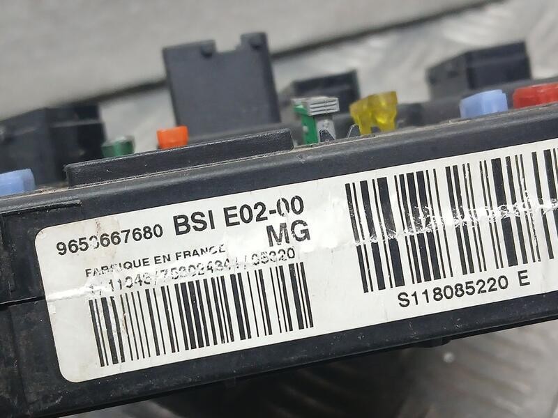 Recambio de caja reles / fusibles para citroën xsara picasso hdi 110 fap sx top referencia OEM IAM 9658667680 BSI S118085220E