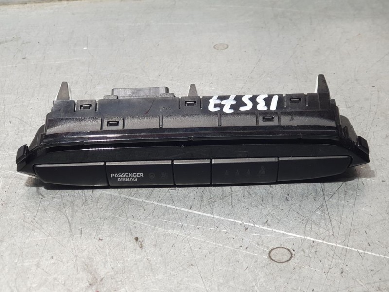 Recambio de mando multifuncion para hyundai i20 active trend referencia OEM IAM 93700C8030  MODULO AIRBAG ACOMPAÑANTES