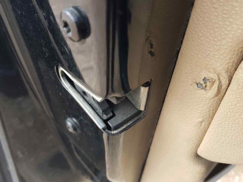 Recambio de cerradura puerta delantera izquierda para bmw x3 (e83) 2.0 d referencia OEM IAM 51217202143  