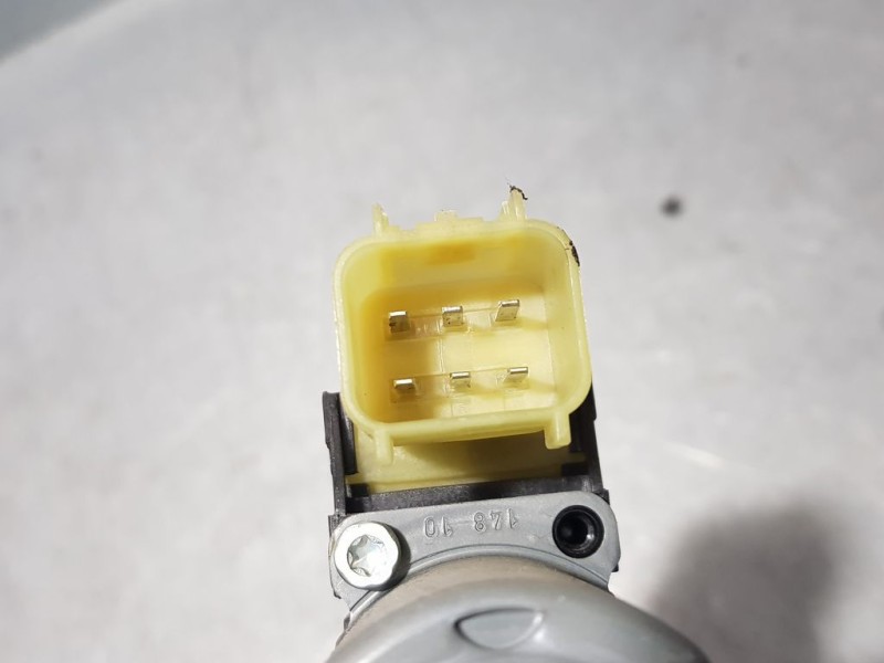 Recambio de motor elevalunas trasero izquierdo para ford fiesta (cb1) trend referencia OEM IAM 130822404  BOSCH 6 PINS