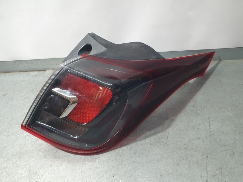 Recambio de piloto trasero derecho para opel crossland x selective referencia OEM IAM 39137520  EXTERIOR