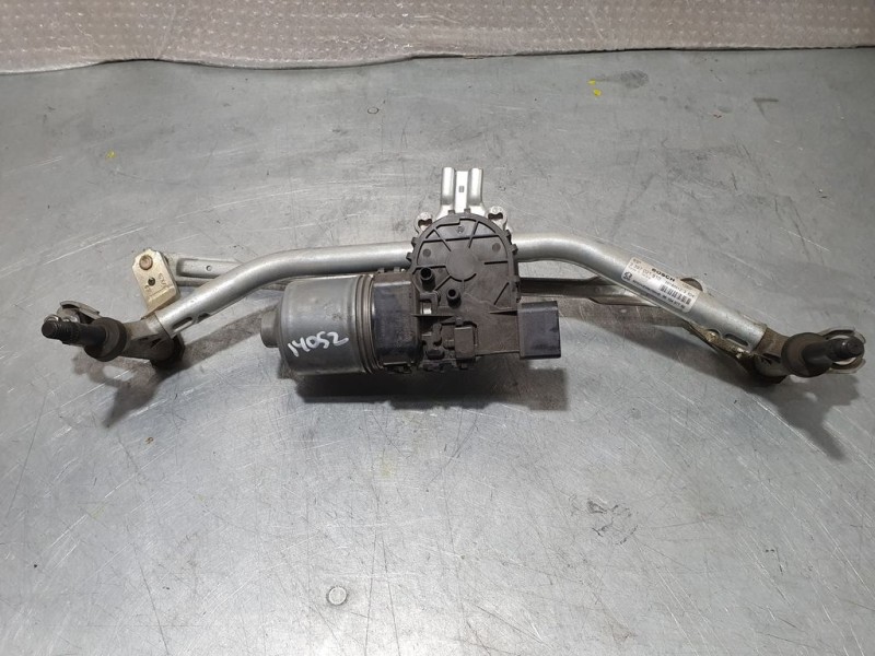 Recambio de motor limpia delantero para peugeot 208 access referencia OEM IAM 9815497780 3397021910 BOSCH