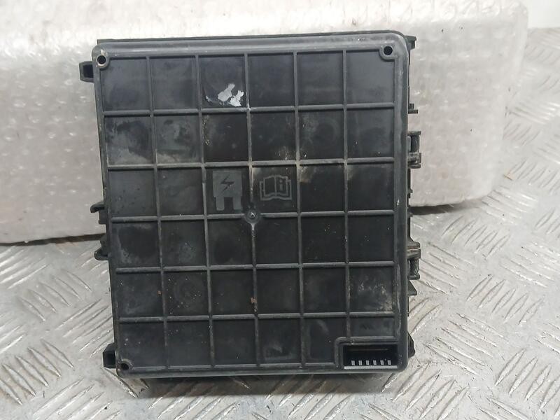 Recambio de caja reles / fusibles para ford focus turnier active referencia OEM IAM JX6T14D068AE  9581582989