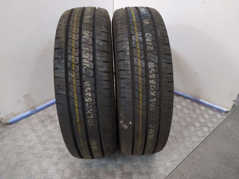 Recambio de neumatico pareja para neumaticos nuevos - referencia OEM IAM 2157516C 215/75/16/116-114R KUMHO