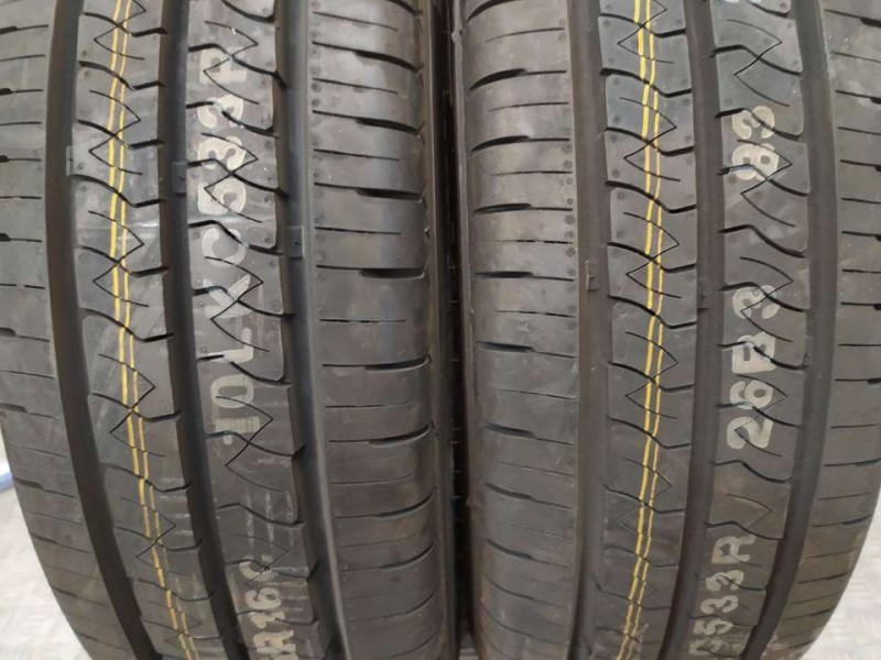 Recambio de neumatico pareja para neumaticos nuevos - referencia OEM IAM 2157516C 215/75/16/116-114R KUMHO