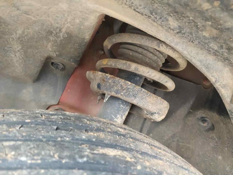 Recambio de amortiguador delantero izquierdo para jeep renegade sport fwd referencia OEM IAM 0052104501  