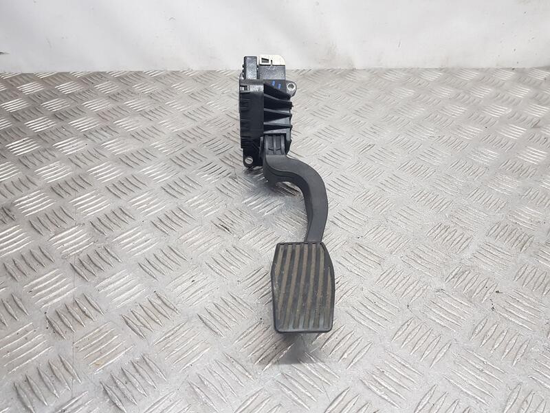 Recambio de potenciometro pedal para opel corsa d 111 years referencia OEM IAM 13305804  