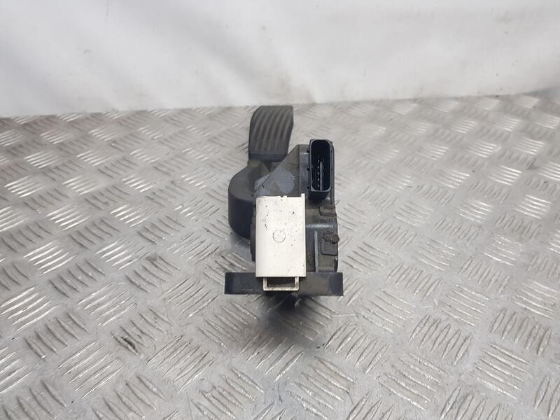 Recambio de potenciometro pedal para opel corsa d 111 years referencia OEM IAM 13305804  
