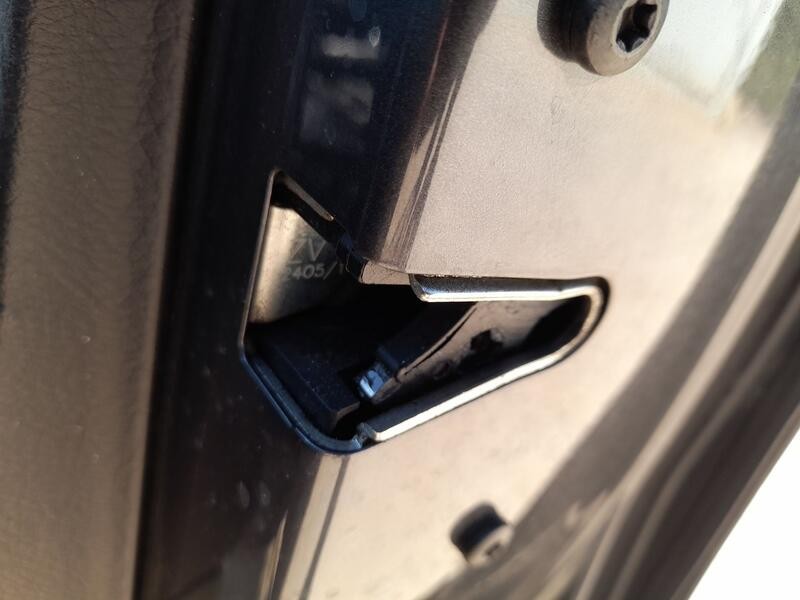 Recambio de cerradura puerta delantera derecha para bmw 1 (f20) 118 d referencia OEM IAM 51217229458  