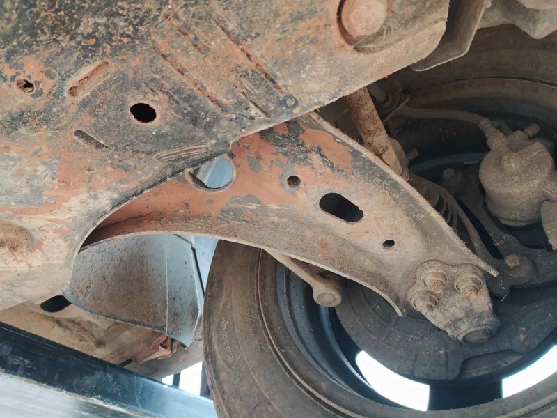 Recambio de brazo suspension inferior delantero izquierdo para jeep renegade sport fwd referencia OEM IAM 51961341  