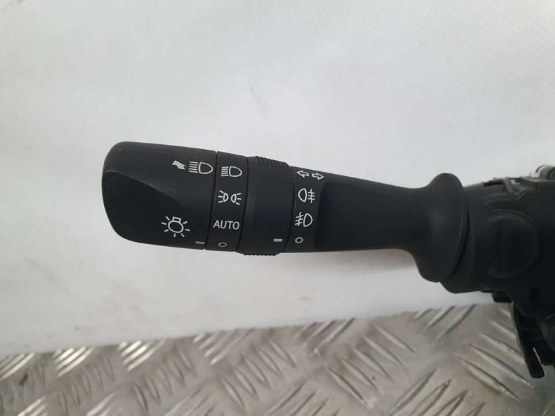 Recambio de mando luces y limpia para toyota auris touring sports (e18) active referencia OEM IAM 0272017F852  