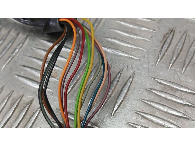 Recambio de retrovisor derecho para ford mondeo ber. (ca2) ghia referencia OEM IAM 1581946 ELECTRICO 12 CABLES ROZADO 
