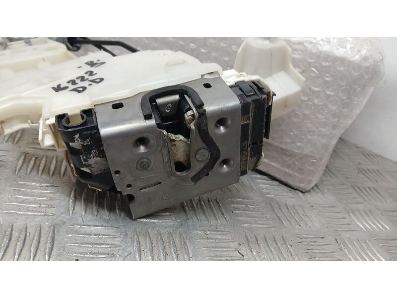 Recambio de cerradura puerta delantera derecha para jeep renegade sport fwd referencia OEM IAM 52071194  40126025