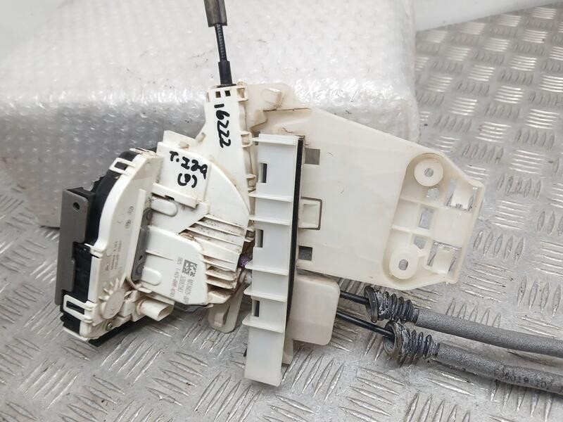 Recambio de cerradura puerta trasera izquierda para jeep renegade sport fwd referencia OEM IAM 52082563 ELECTRICA 40136025