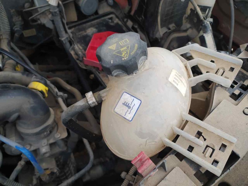 Recambio de deposito expansion para jeep renegade sport fwd referencia OEM IAM 52052767  