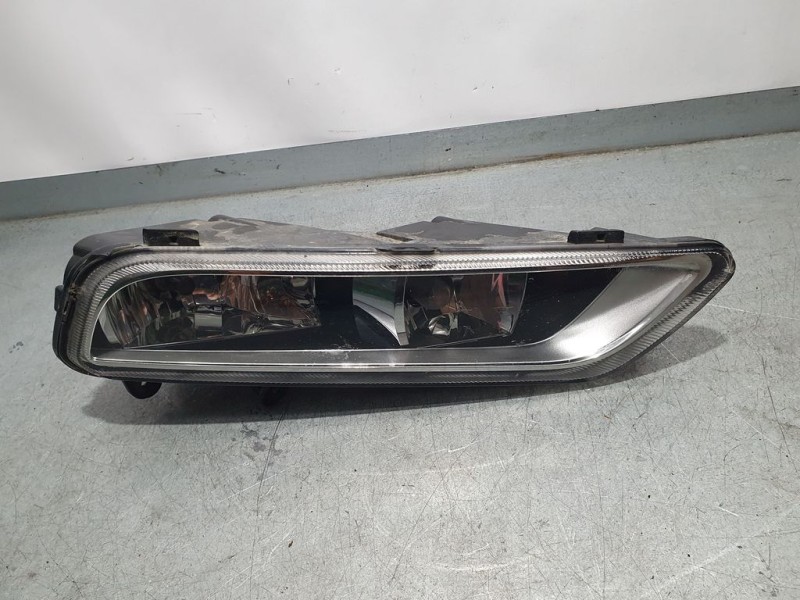 Recambio de faro antiniebla derecho para volkswagen passat lim. (362) edition bluemotion referencia OEM IAM 3AA941662F  