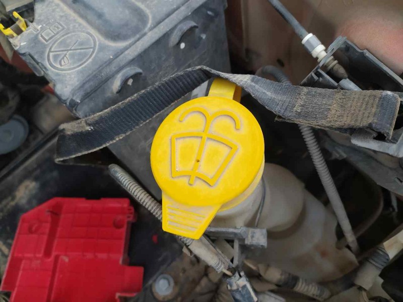 Recambio de deposito limpia para jeep renegade sport fwd referencia OEM IAM 52136473  