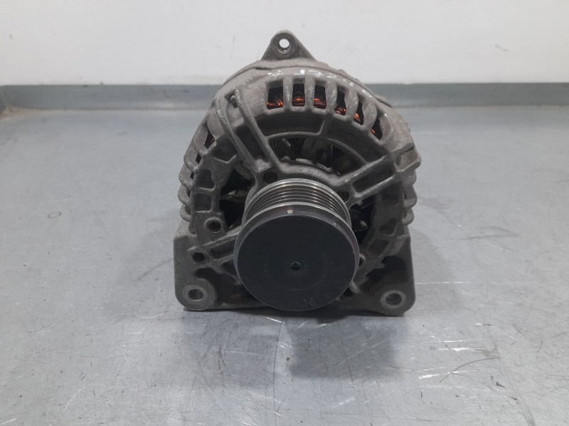 Recambio de alternador para renault clio iii (br0/1, cr0/1) 1.5 dci referencia OEM IAM 231008578R 0124425093 BOSCH