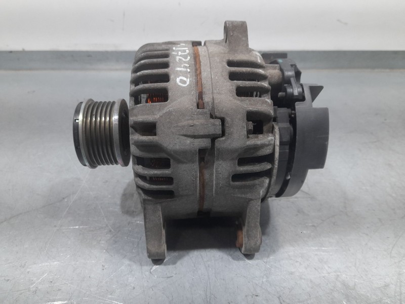 Recambio de alternador para renault clio iii (br0/1, cr0/1) 1.5 dci referencia OEM IAM 231008578R 0124425093 BOSCH